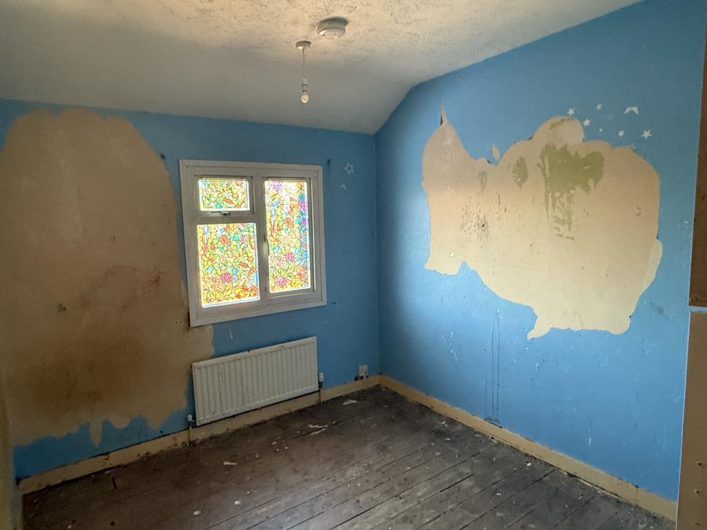 Lot: 88 - HOUSE IN NEED OF IMPROVEMENT - Bedroom 2 of House in need of refurbishment